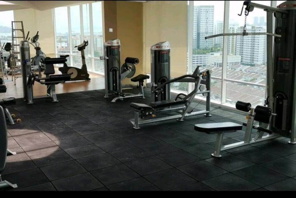 Fabulous Airport 2br Suite# Straits Intl# Msg Chair Apartment *